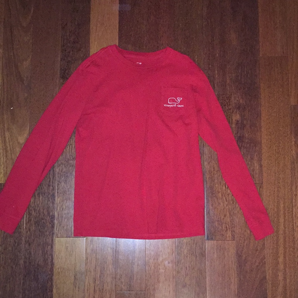 Red vineyard vines that’s brand new!